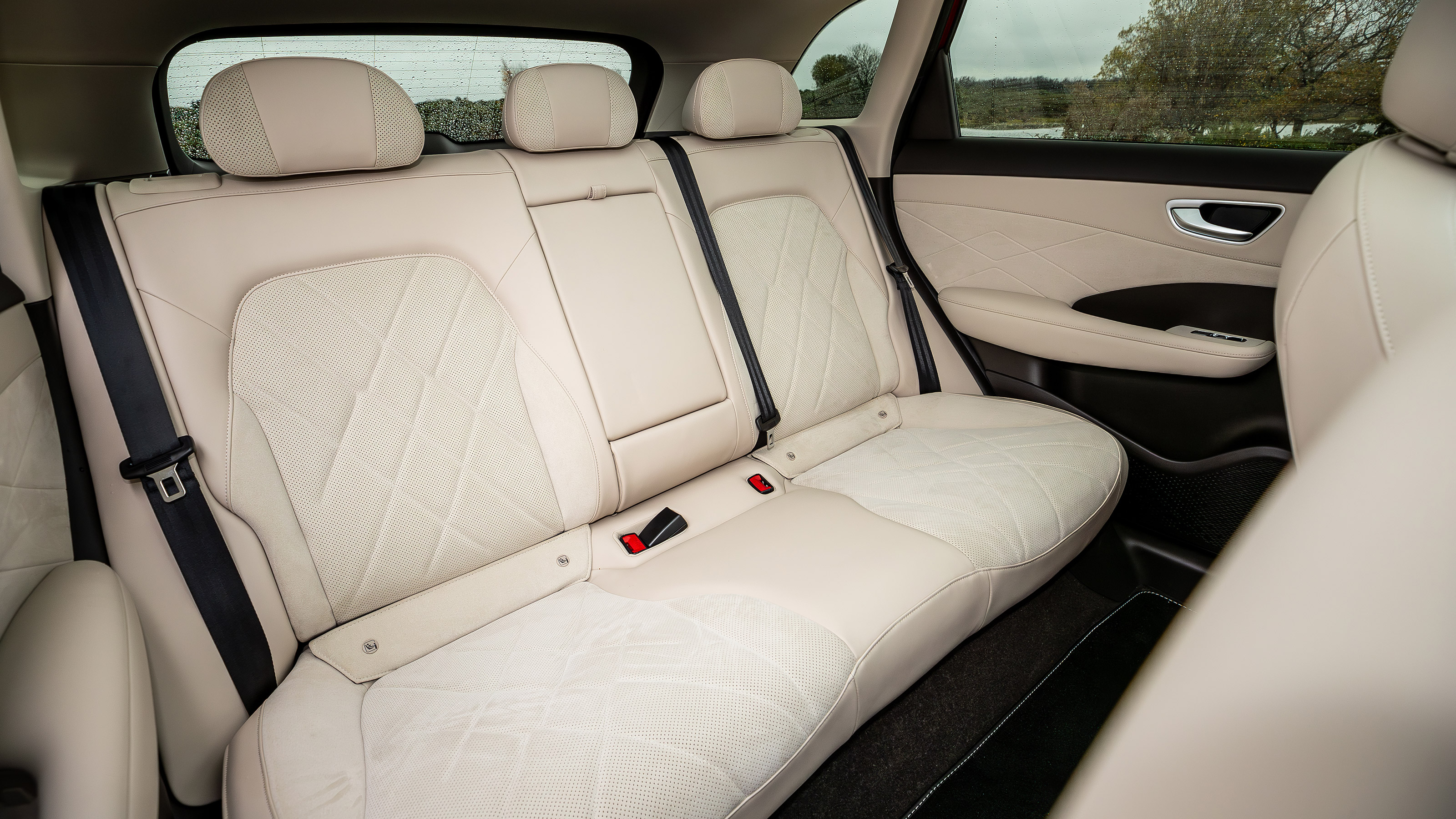 MGS6 EV - rear seats