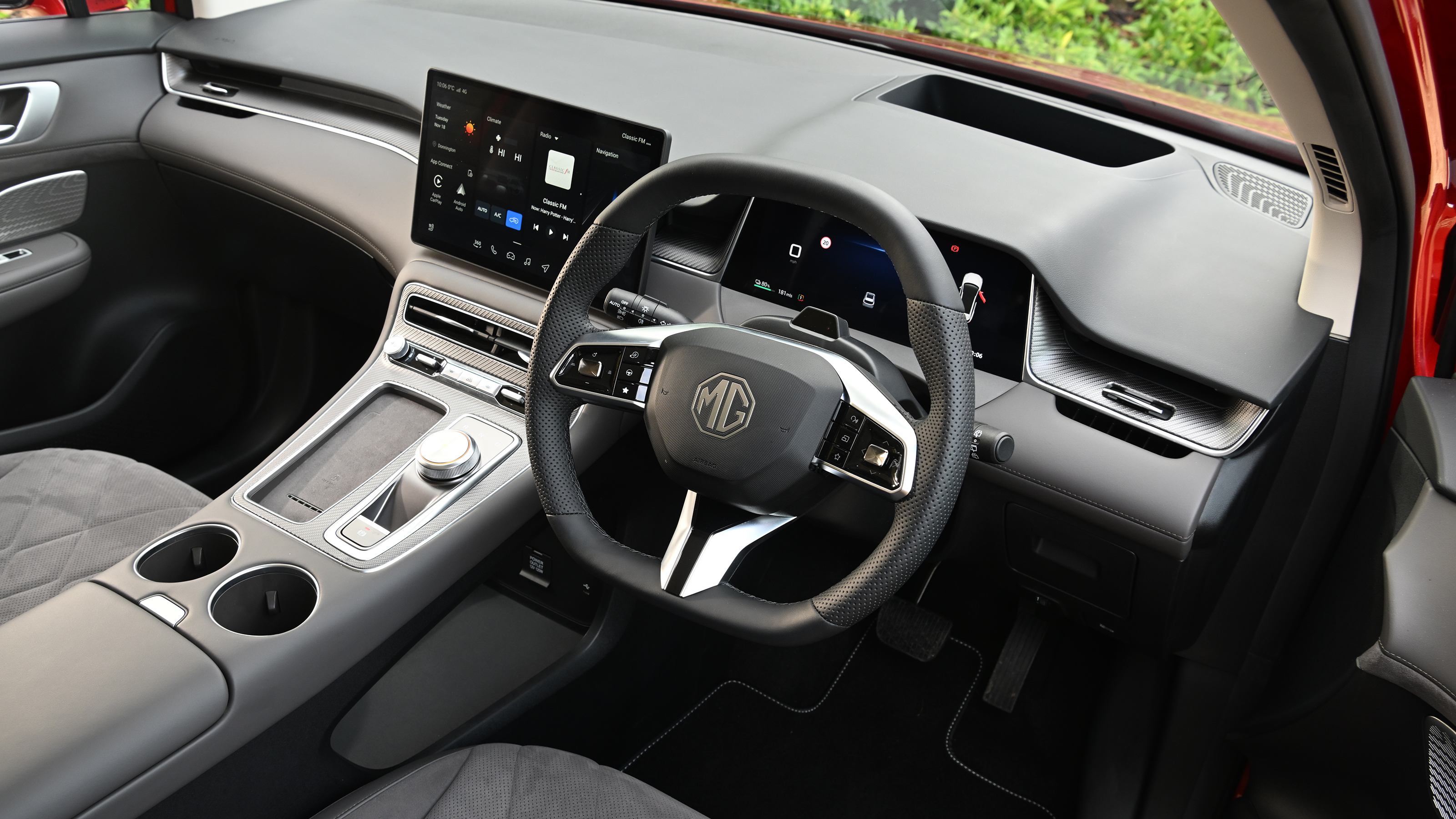 MGS6 EV Trophy Long Range - dashboard