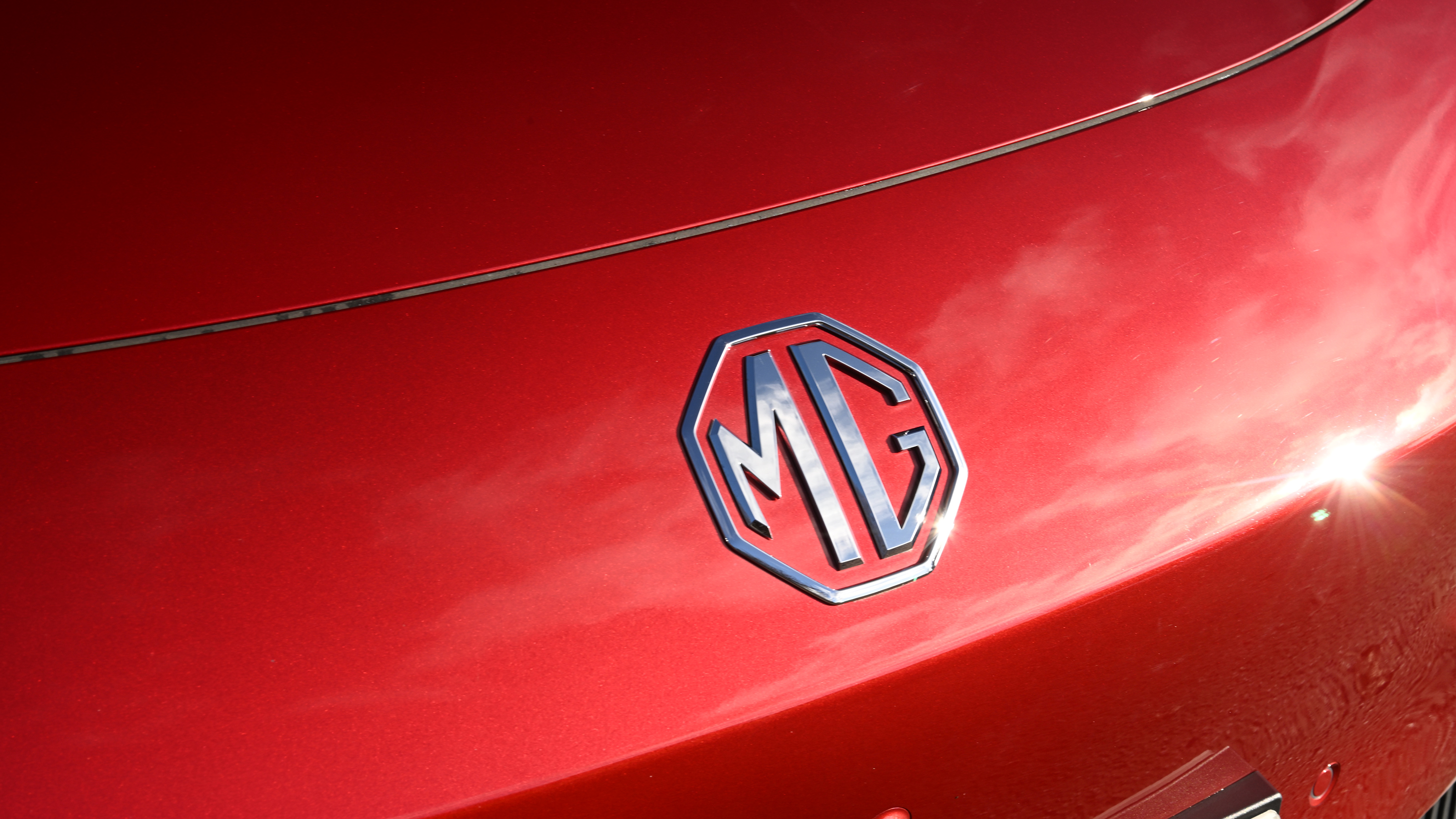 MGS6 EV Trophy Long Range - bonnet badge