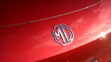 MGS6 EV Trophy Long Range - bonnet badge