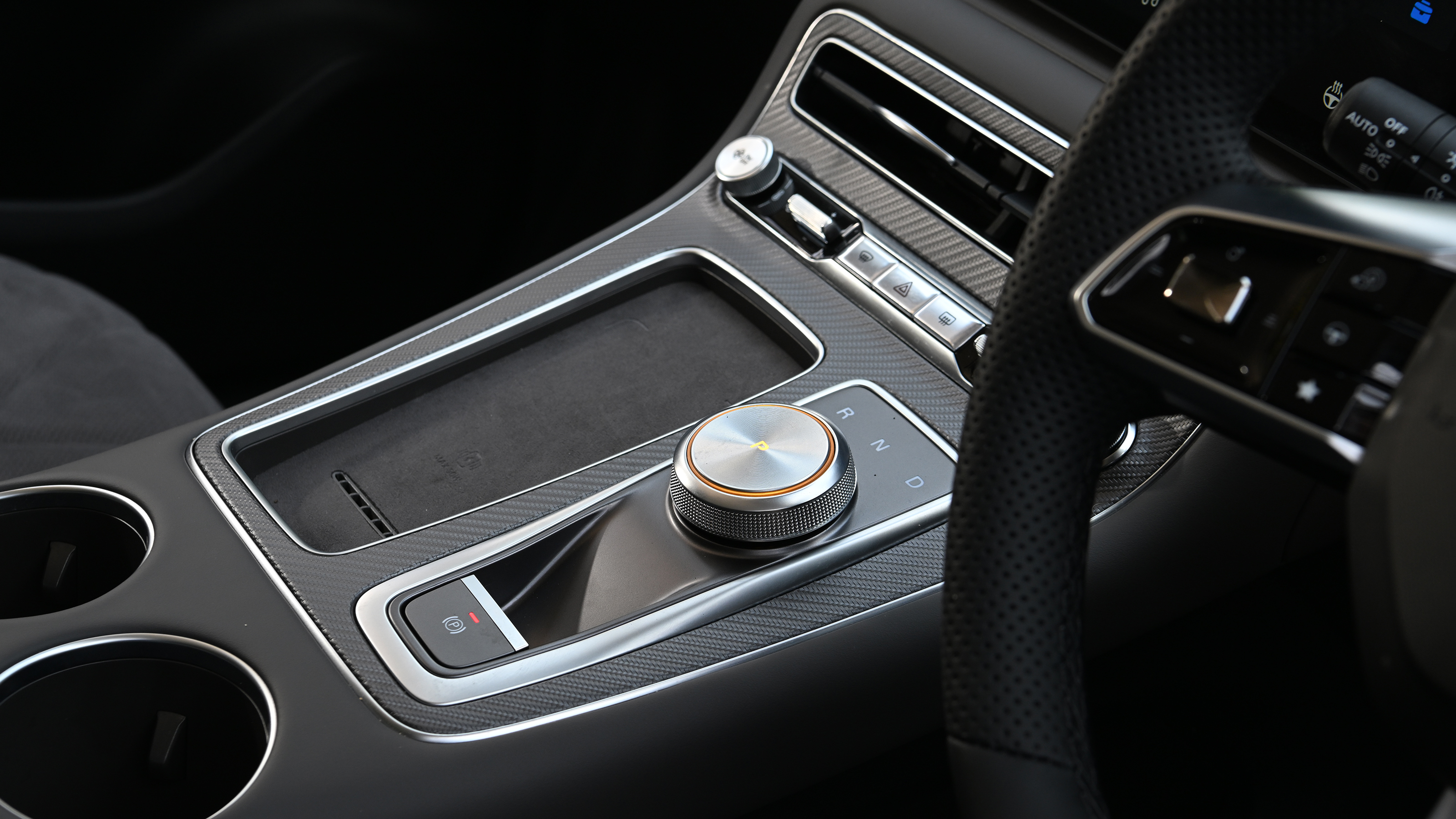 MGS6 EV Trophy Long Range - centre console