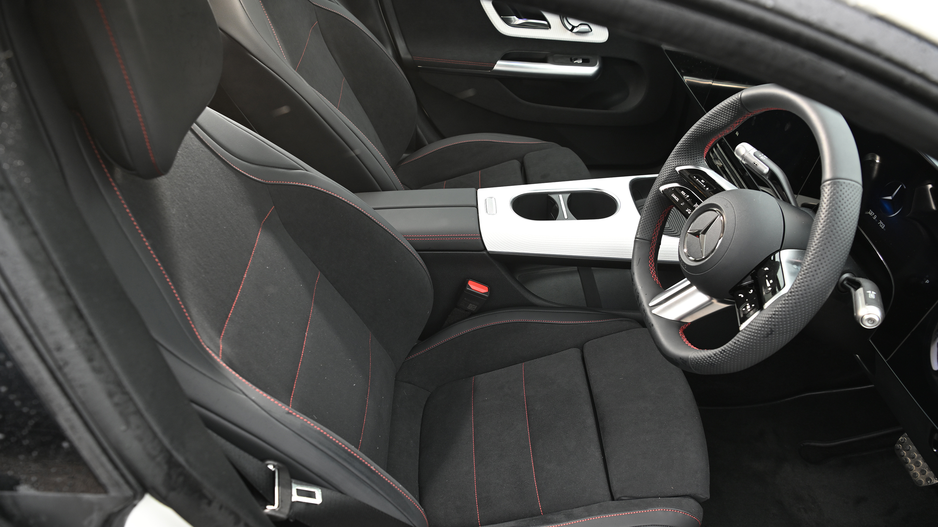 Mercedes CLA - front seats