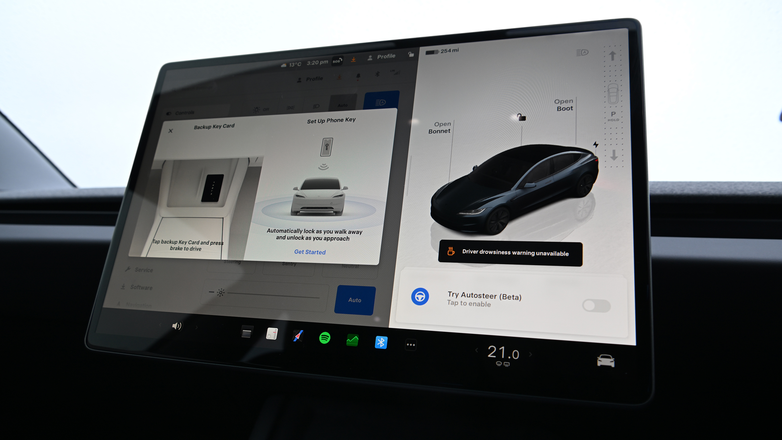 Tesla Model 3 - infotainment screen