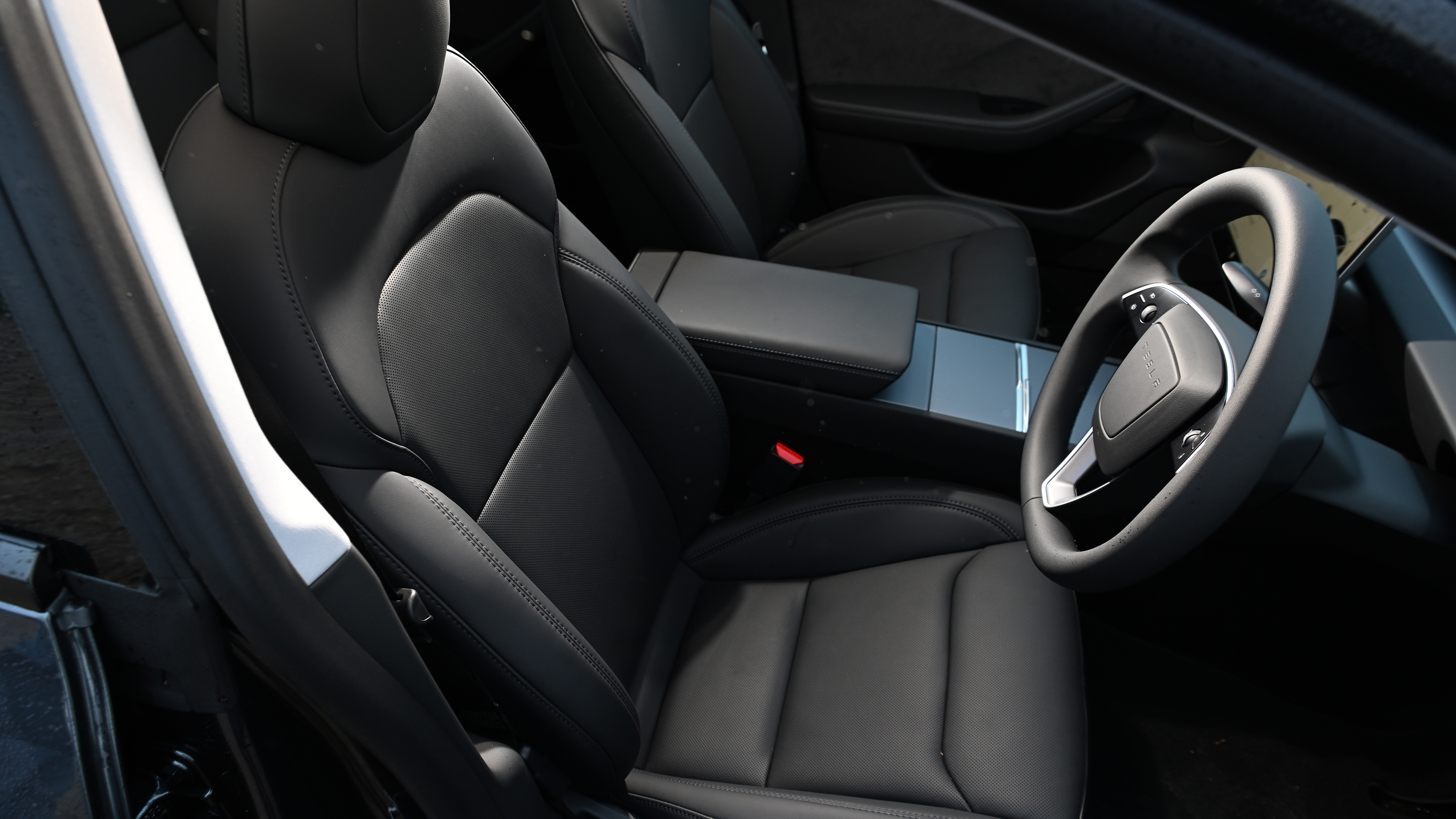 Tesla Model 3 - front seats
