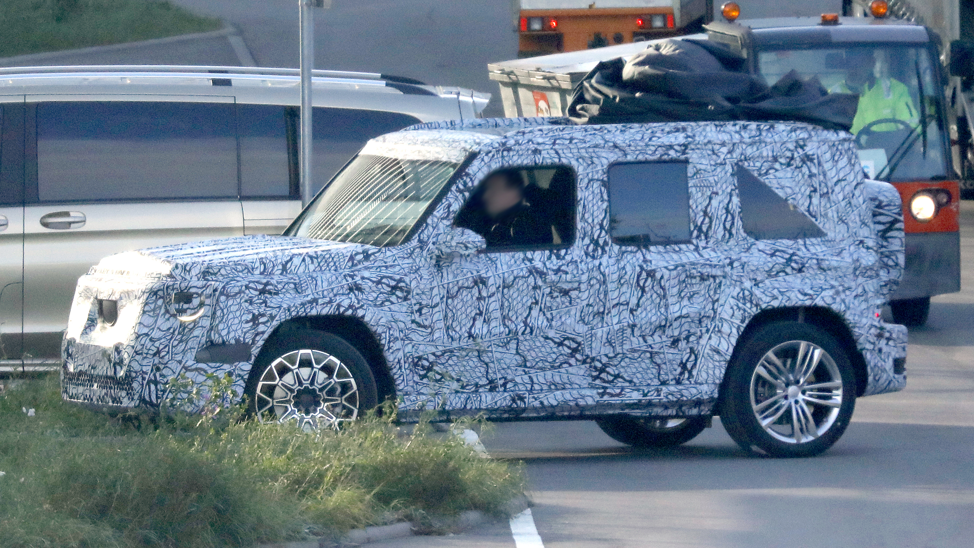 New Mercedes G-Class EQ - side cornering 