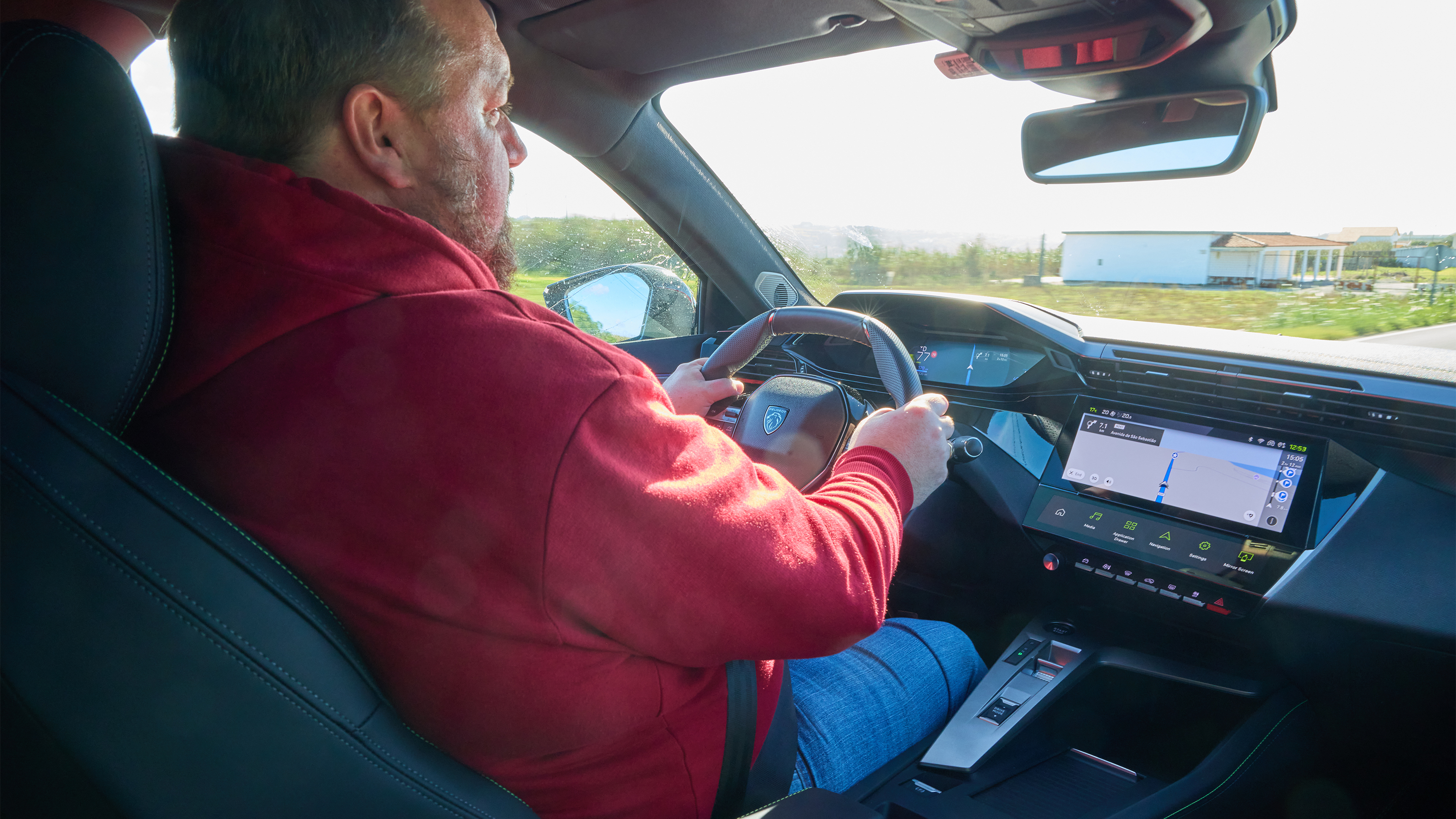 Peugeot 308 Hybrid GT Premium - driving