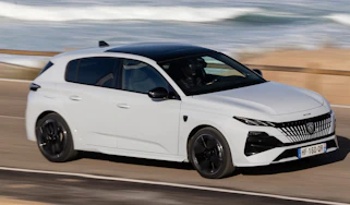 Peugeot 308 Hybrid GT Premium - front angled tracking