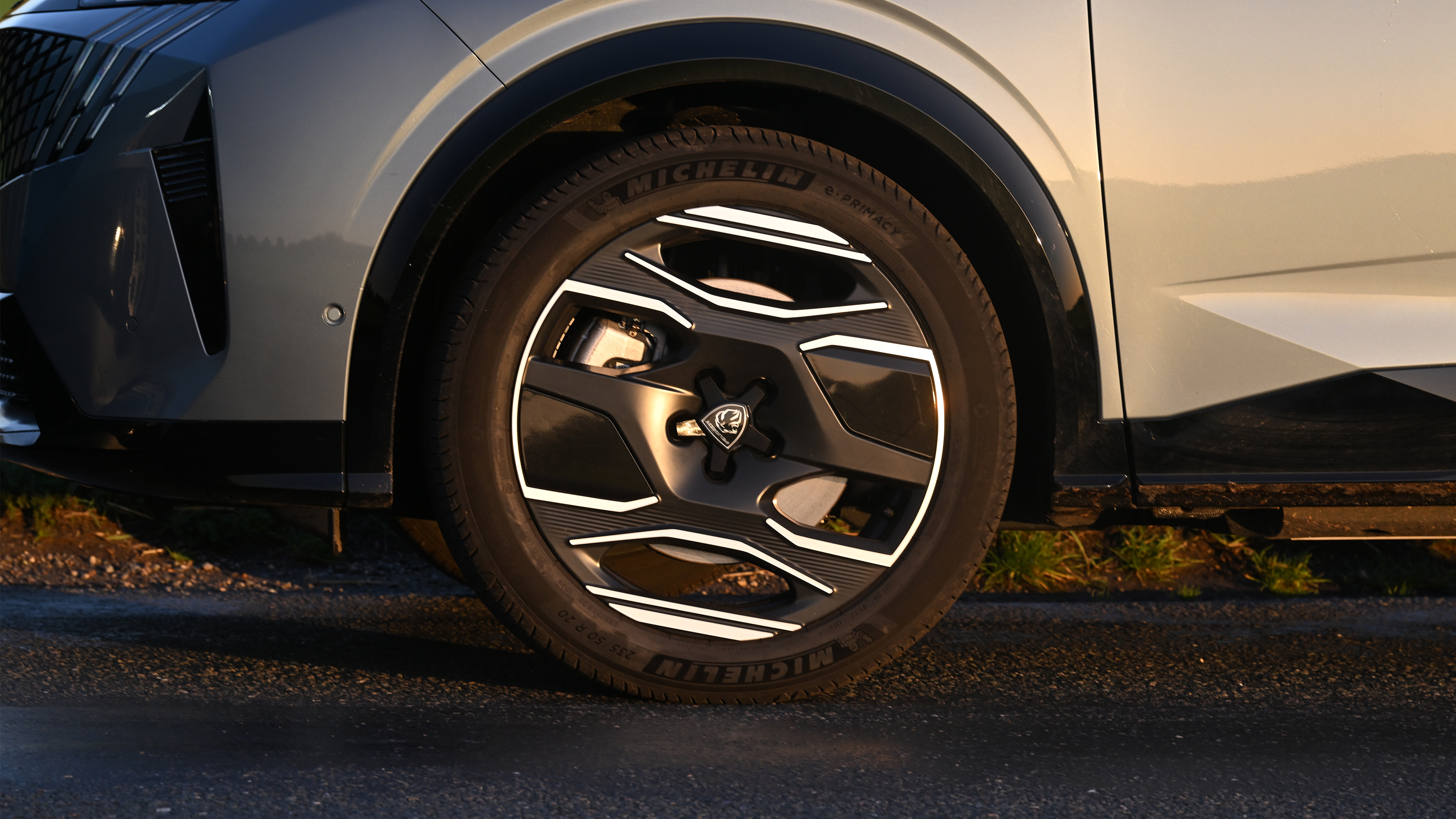 Peugeot E-5008 - alloy wheel