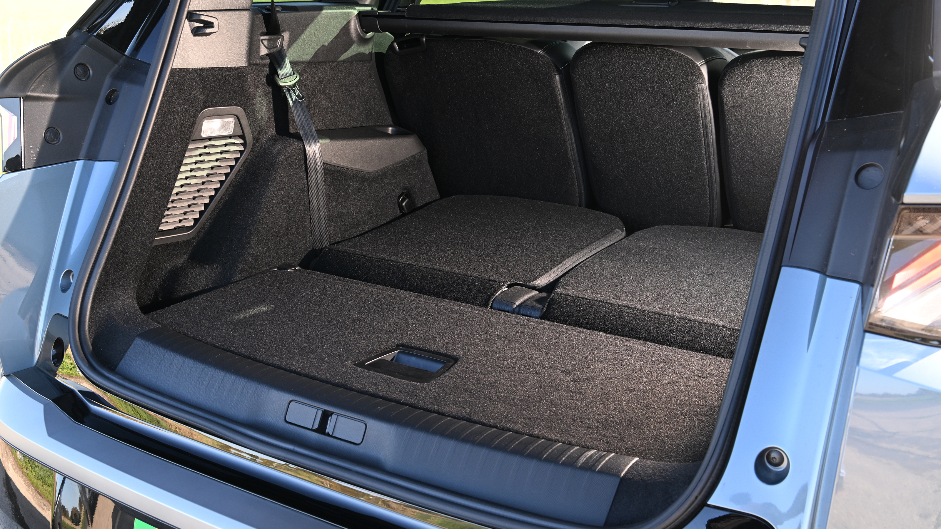 Peugeot E-5008 - boot space
