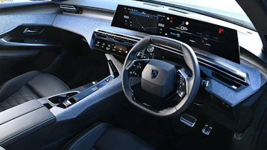 Peugeot E-5008 - dashboard