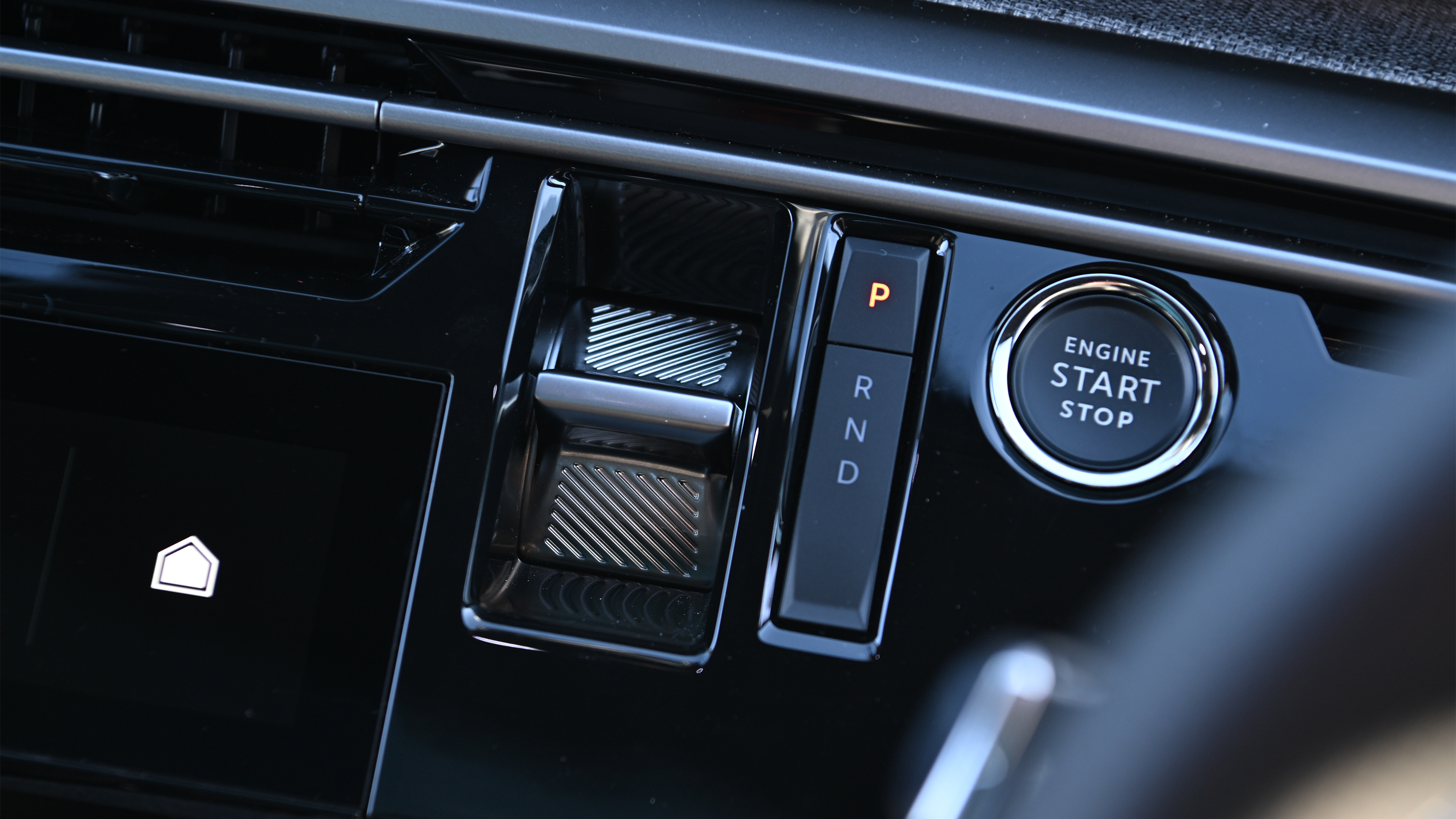 Peugeot E-5008 - drive selector