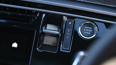 Peugeot E-5008 - drive selector