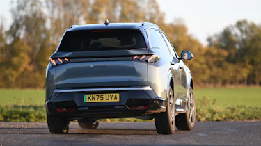 Peugeot E-5008 - rear cornering