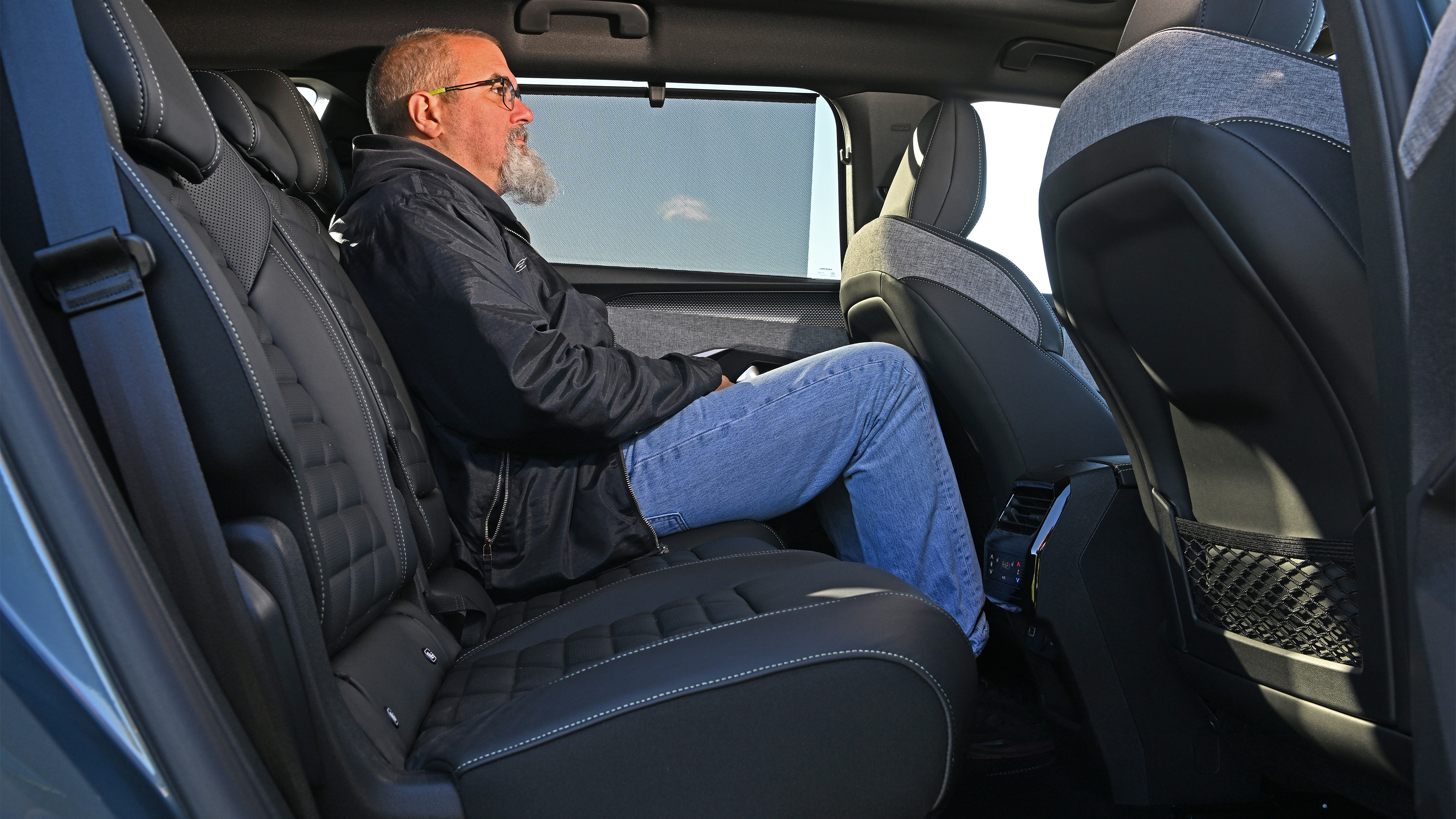Peugeot E-5008 - rear seats