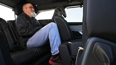 Peugeot E-5008 - third row