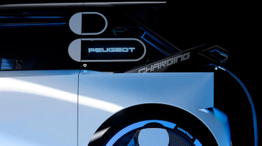 Peugeot Polygon concept - charging