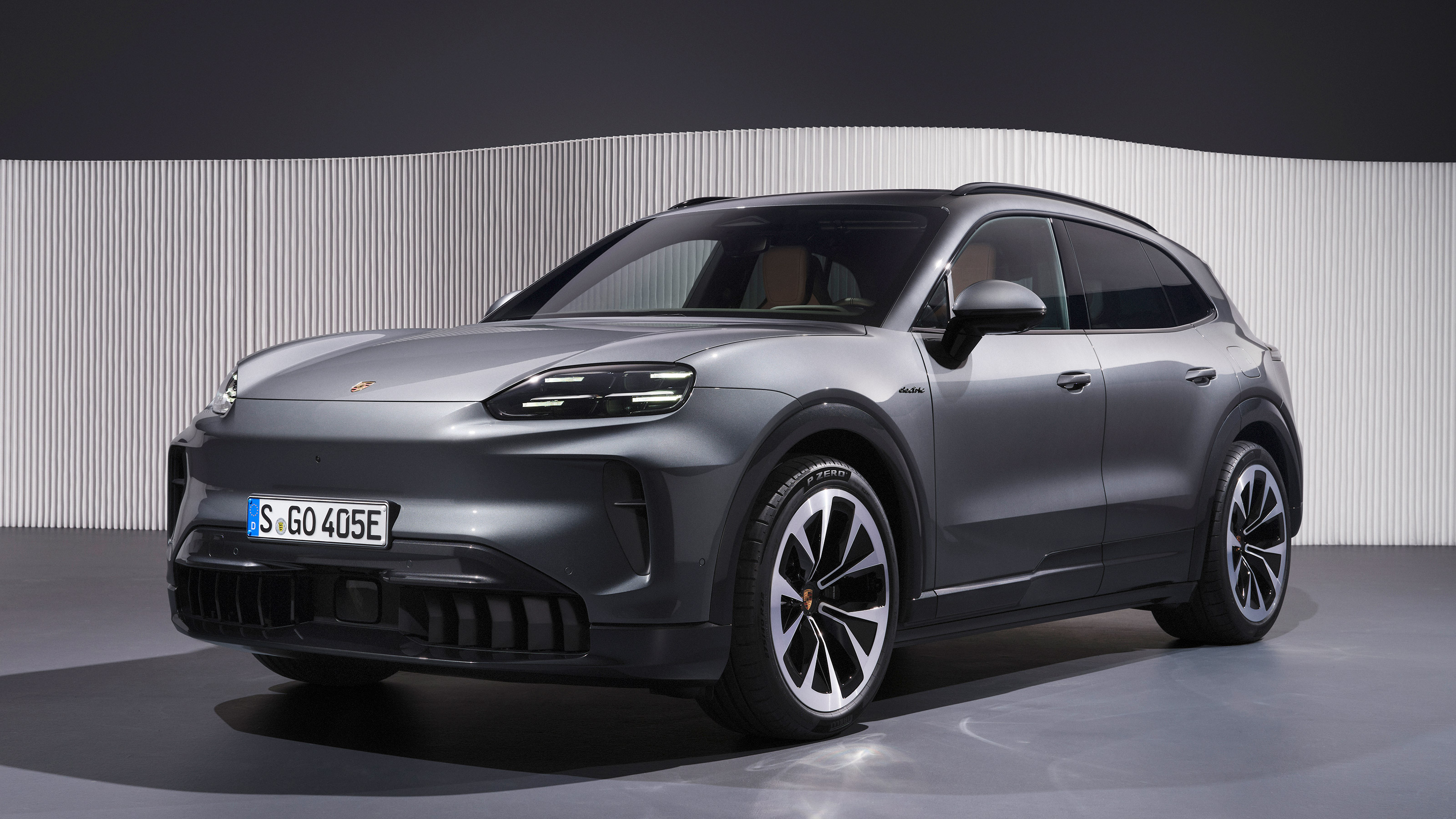 Porsche Cayenne Electric - front studio