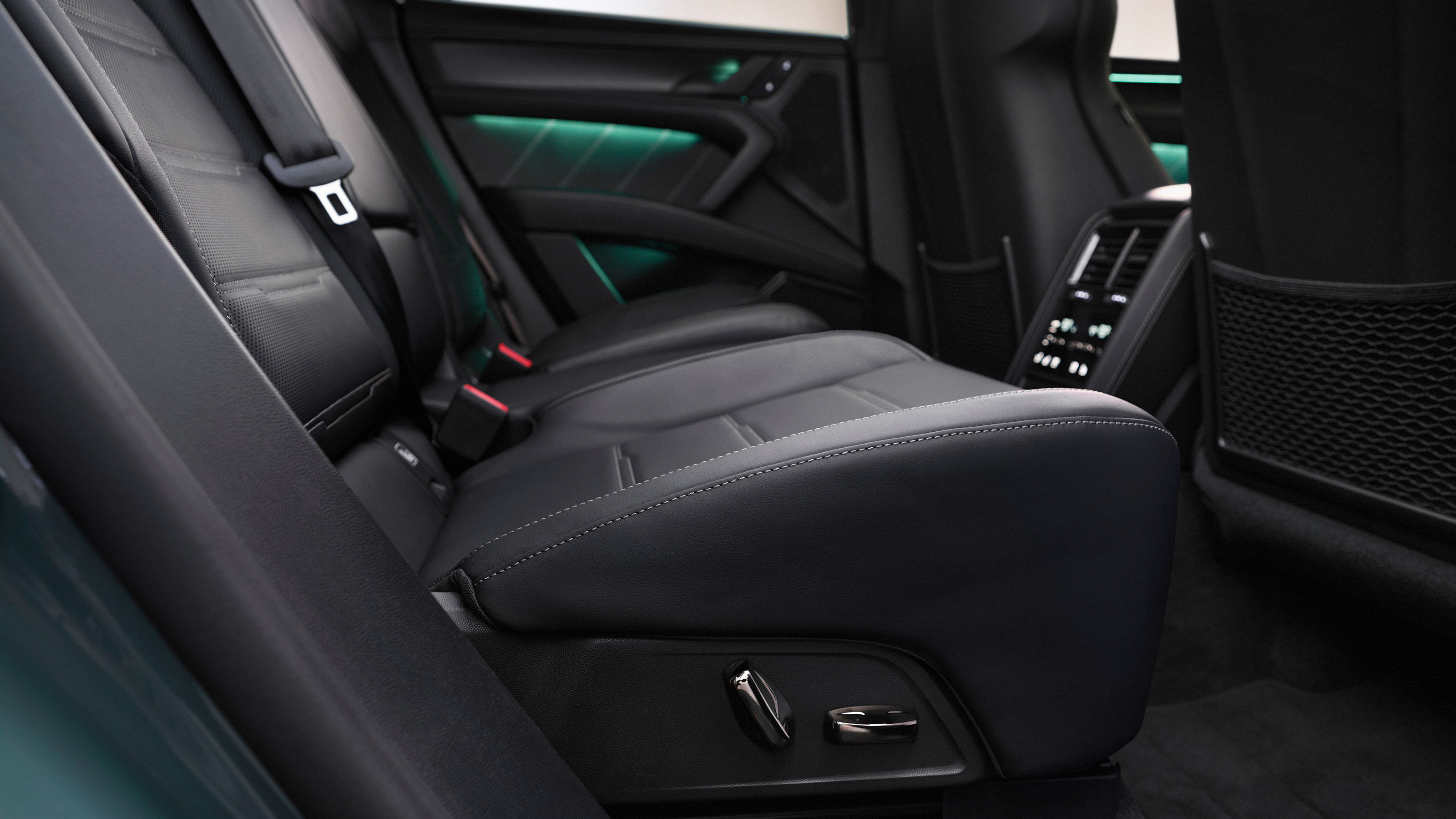 Porsche Cayenne Electric - rear seats