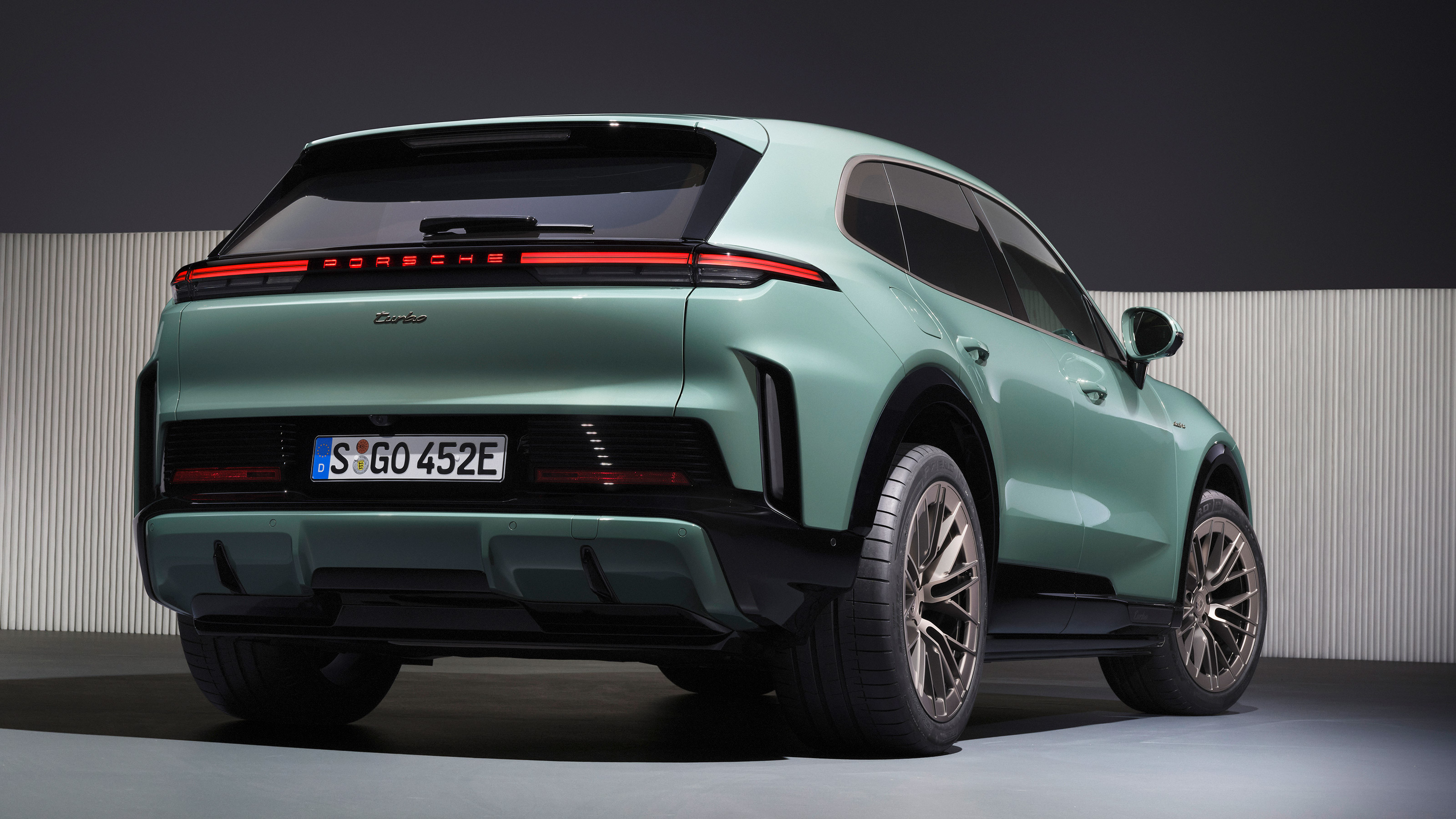 Porsche Cayenne Electric Turbo - rear studio