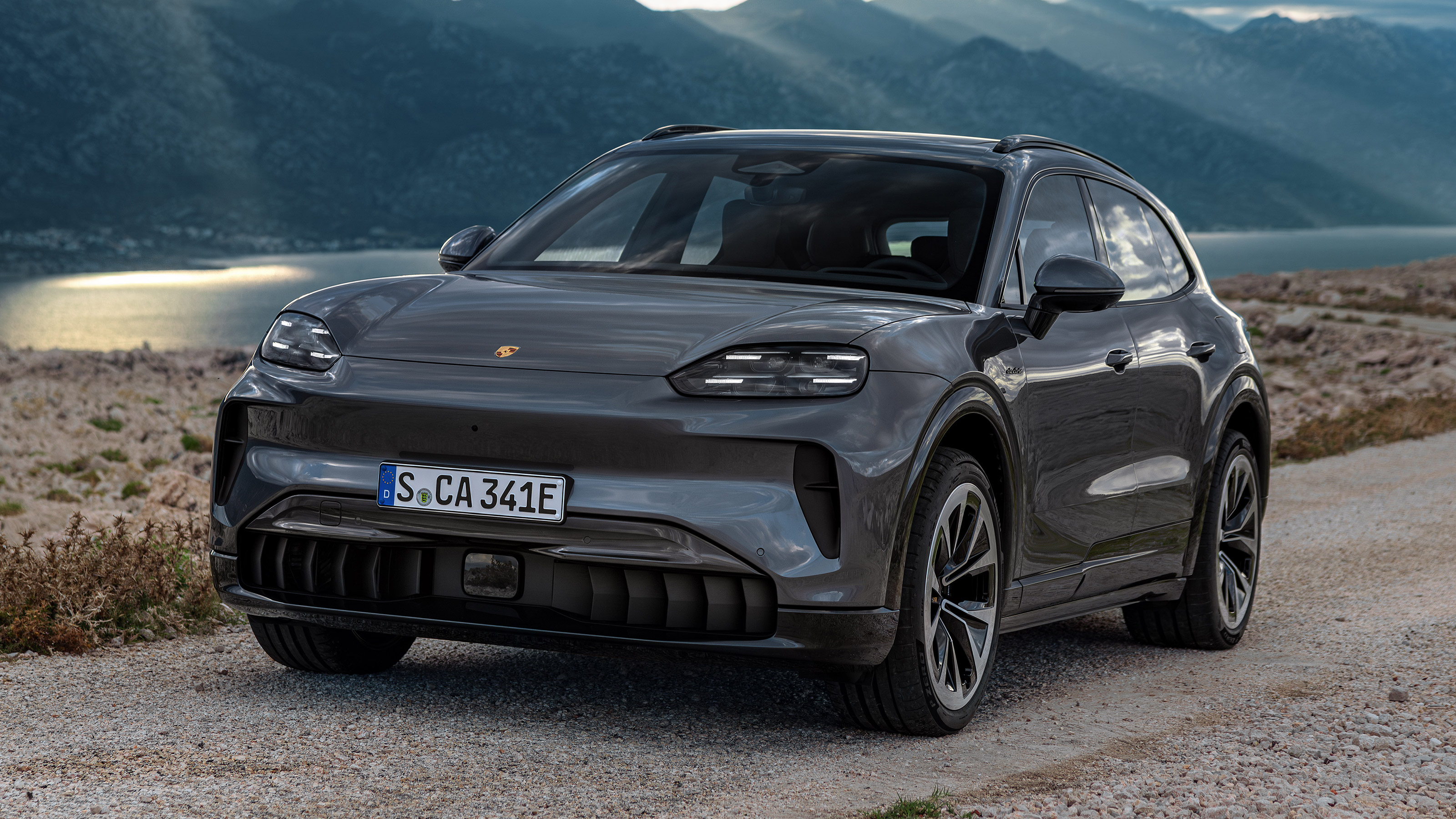 Porsche Cayenne Electric - front static