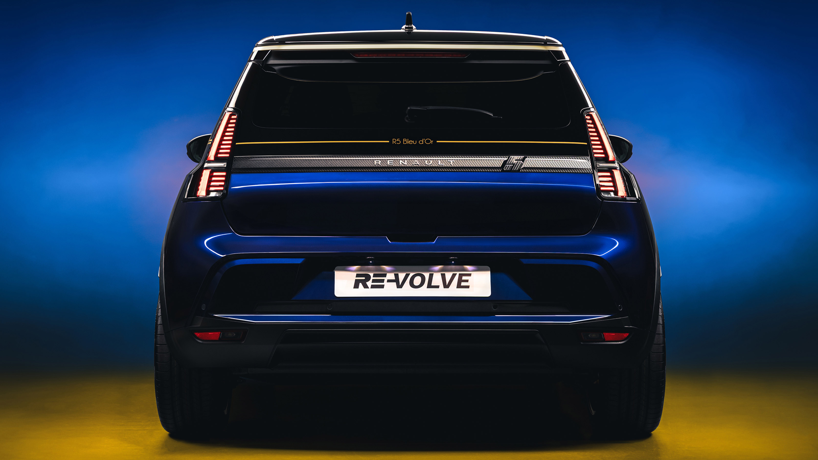 Renault 5 Bleu d’Or - full rear
