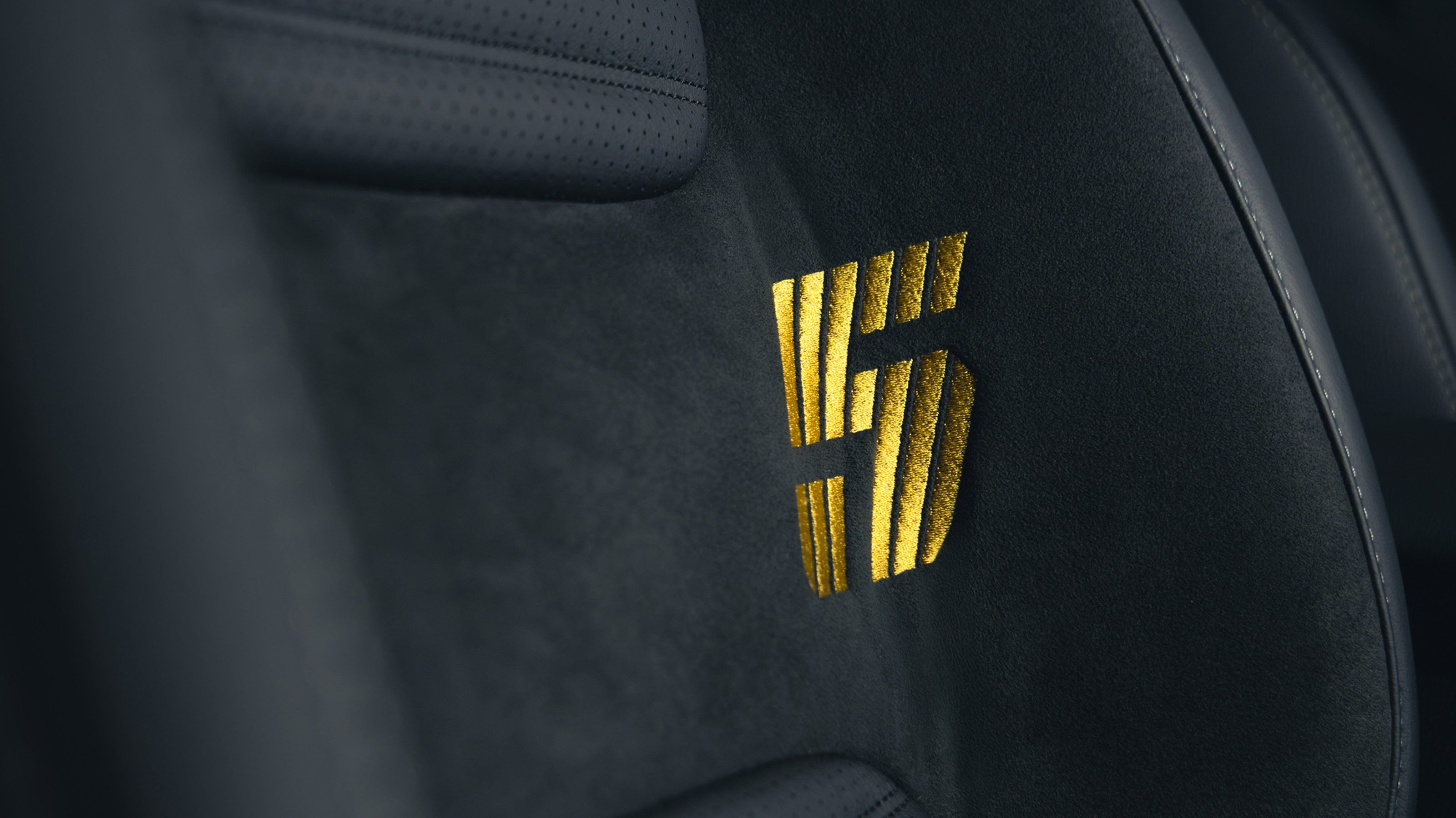 Renault 5 Bleu d’Or - seat detail