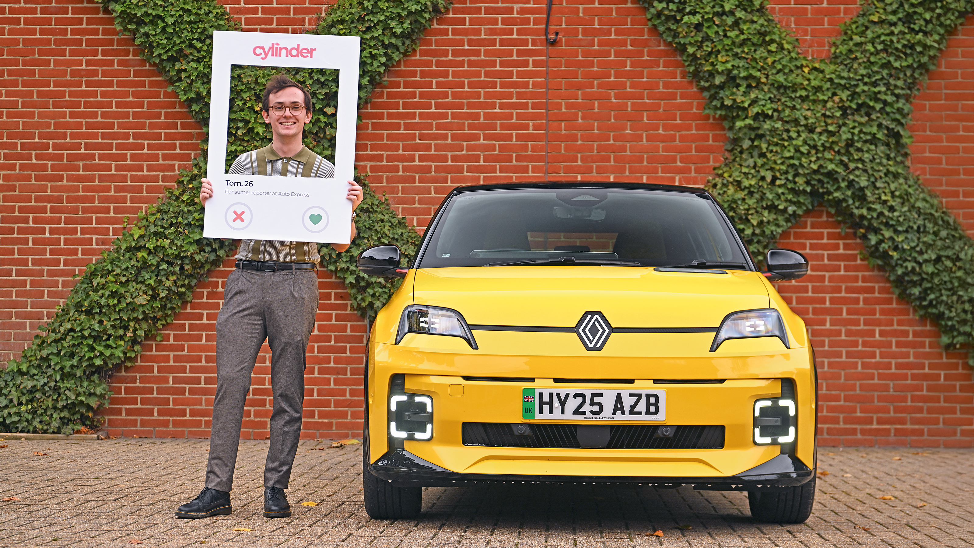 Renault 5 LT - swipe right