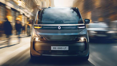 Renault Trafic - full front
