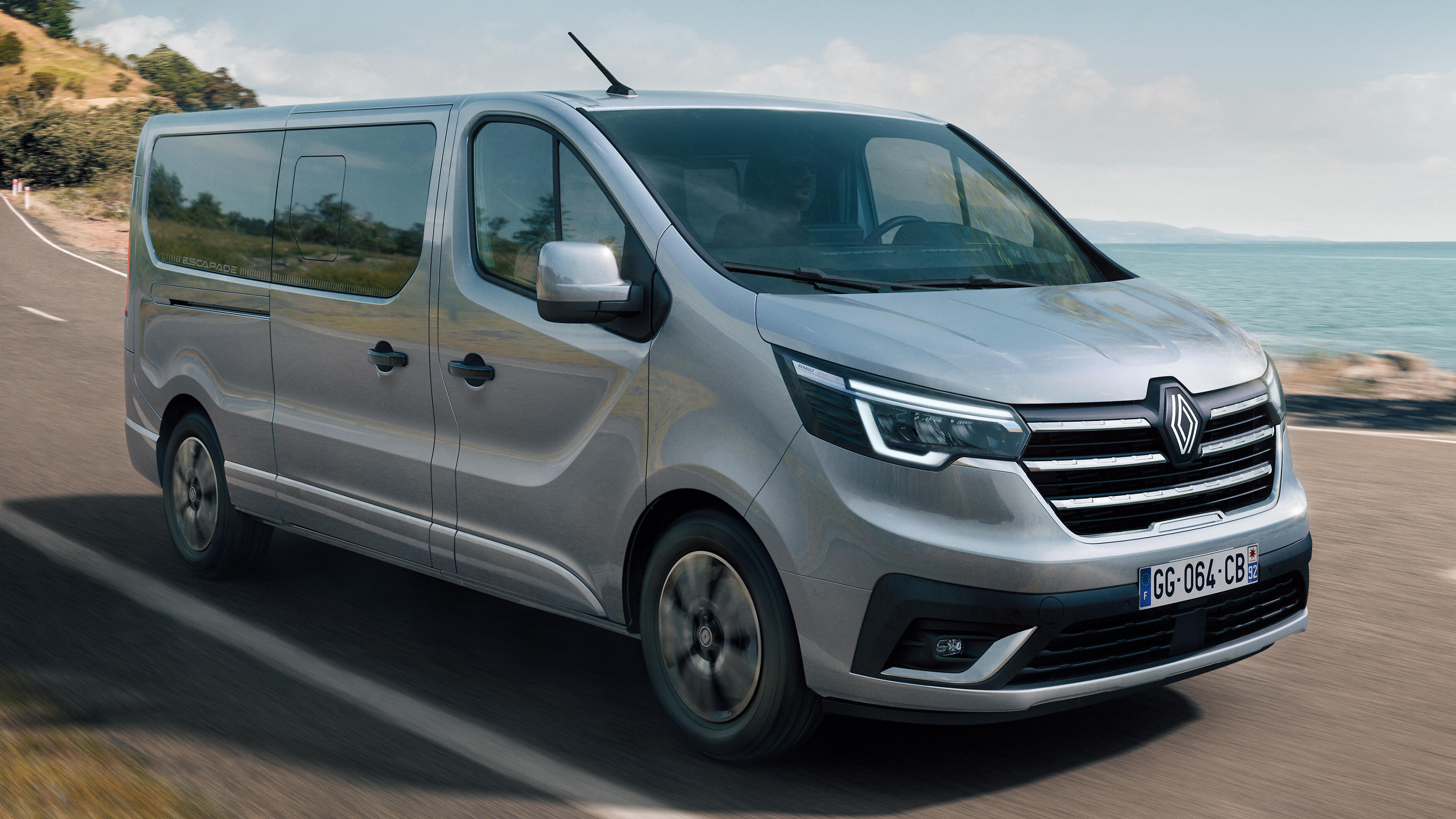 Renault Trafic Escapade - front 3/4
