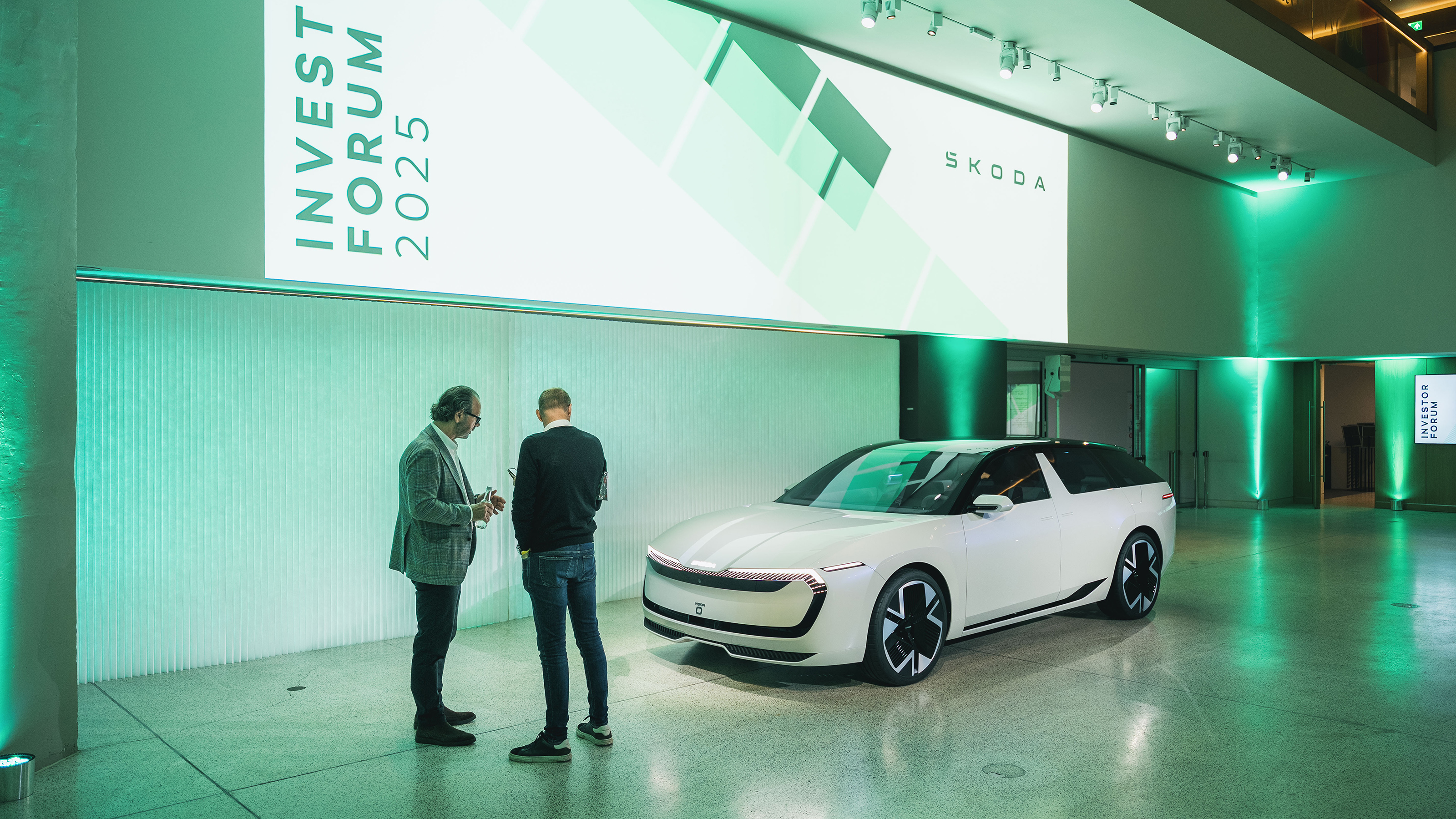 Skoda Vision O concept - looking at the front of car