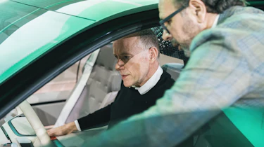 Skoda Vision O concept - Phil in the car