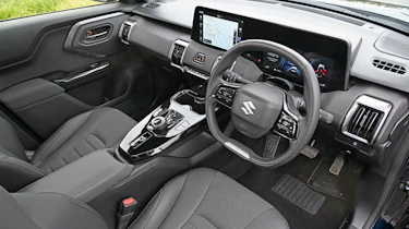 Suzuki e Vitara - dashboard