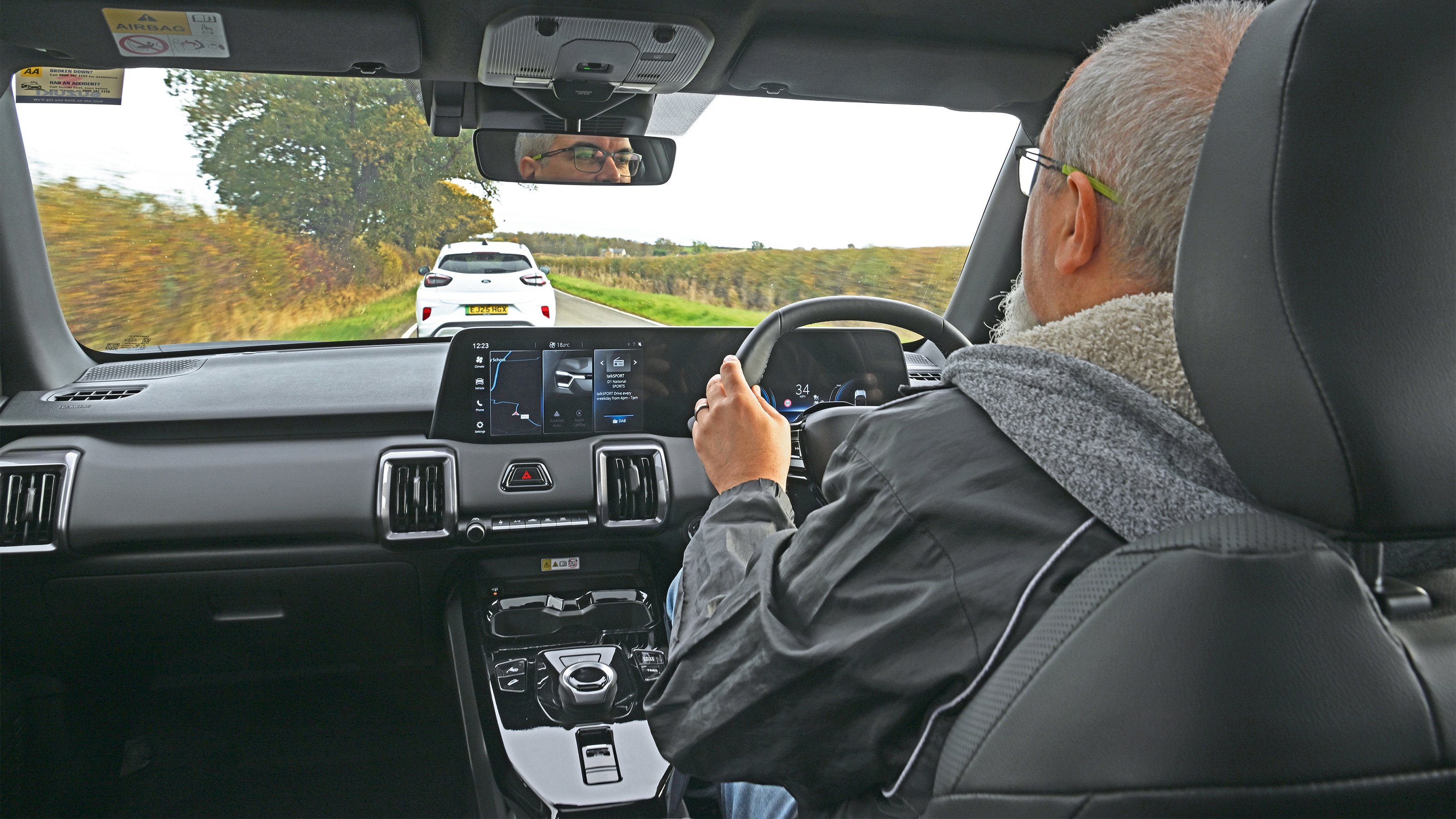 Suzuki e Vitara - driving