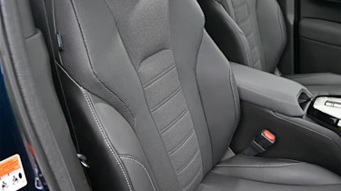Suzuki e Vitara - front seats