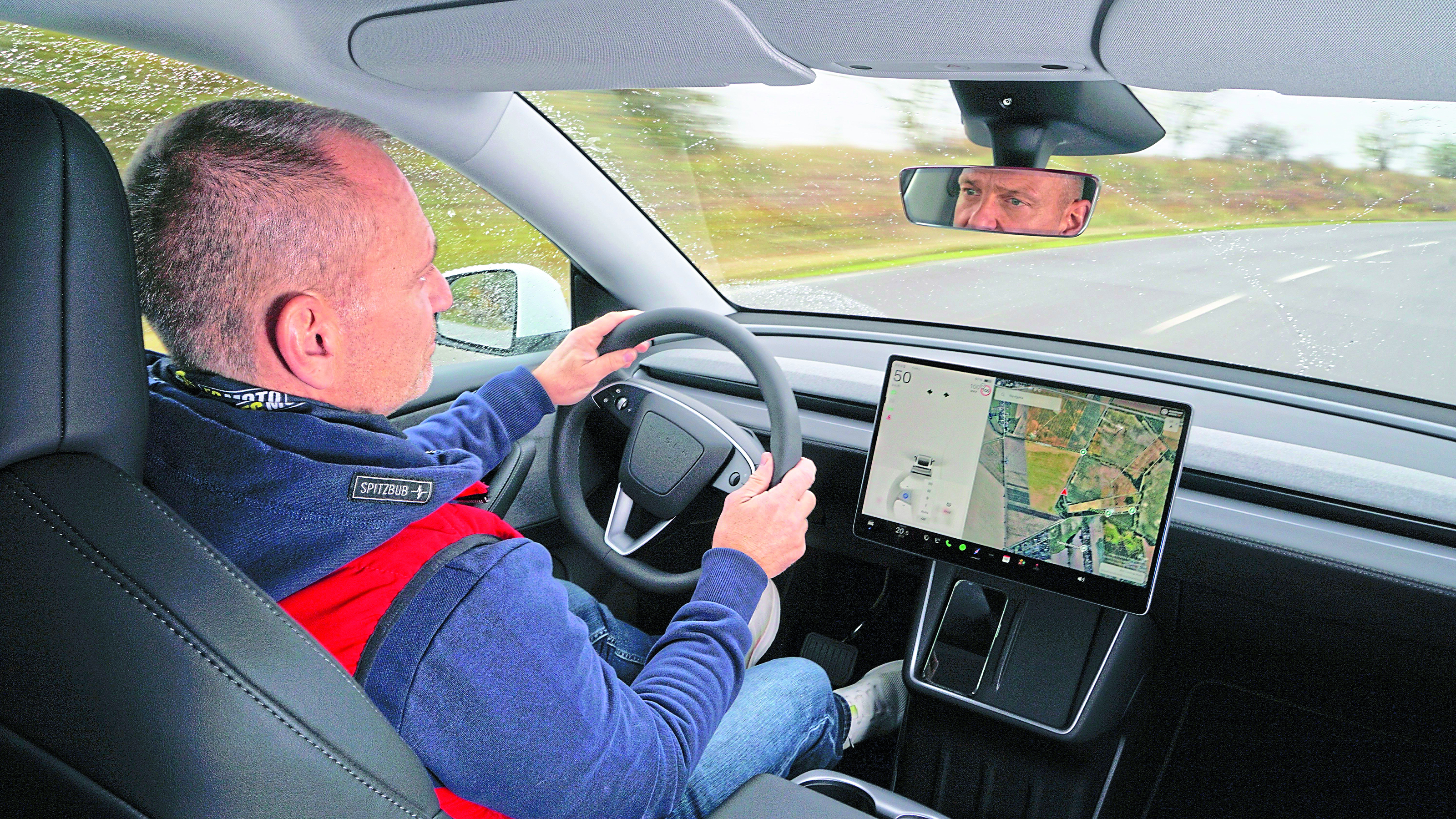 New Tesla Model Y Standard - interior, car being driven by Holger Preiss from Auto Bild