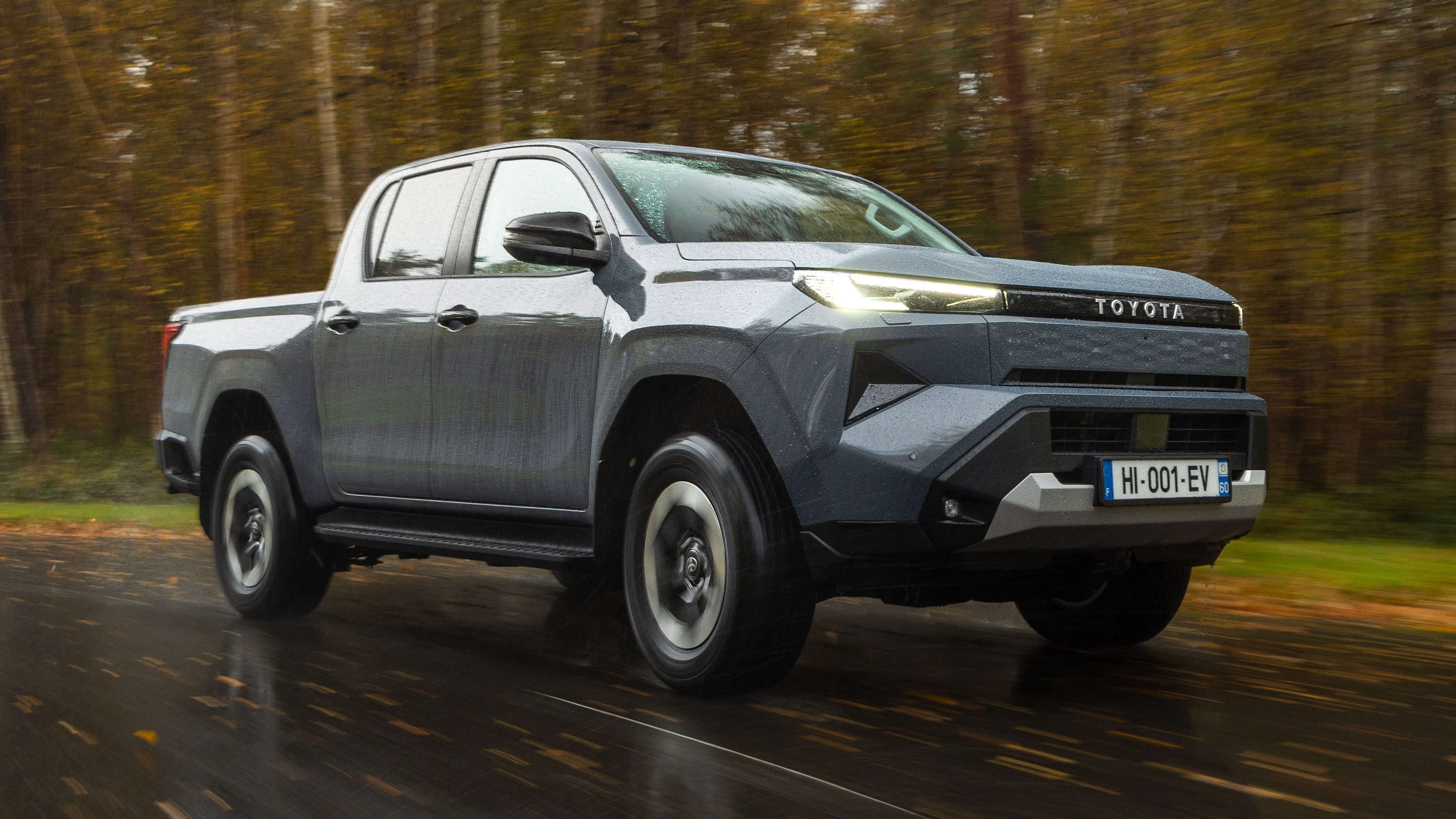 Toyota Hilux - front tracking