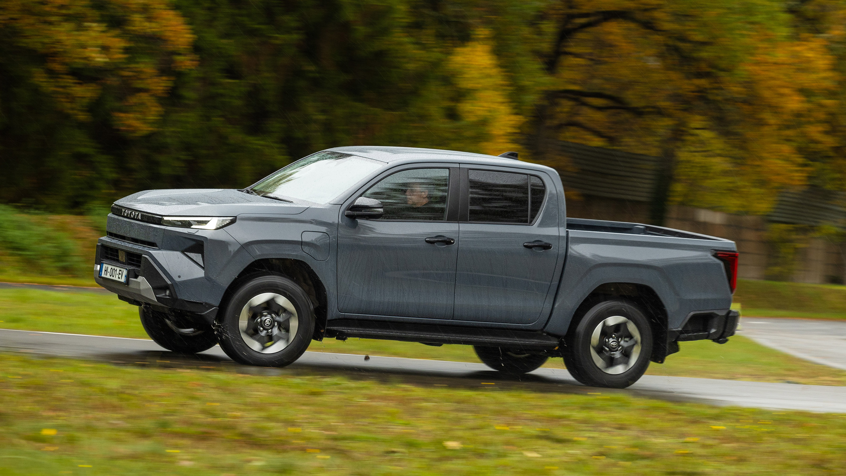 Toyota Hilux - side