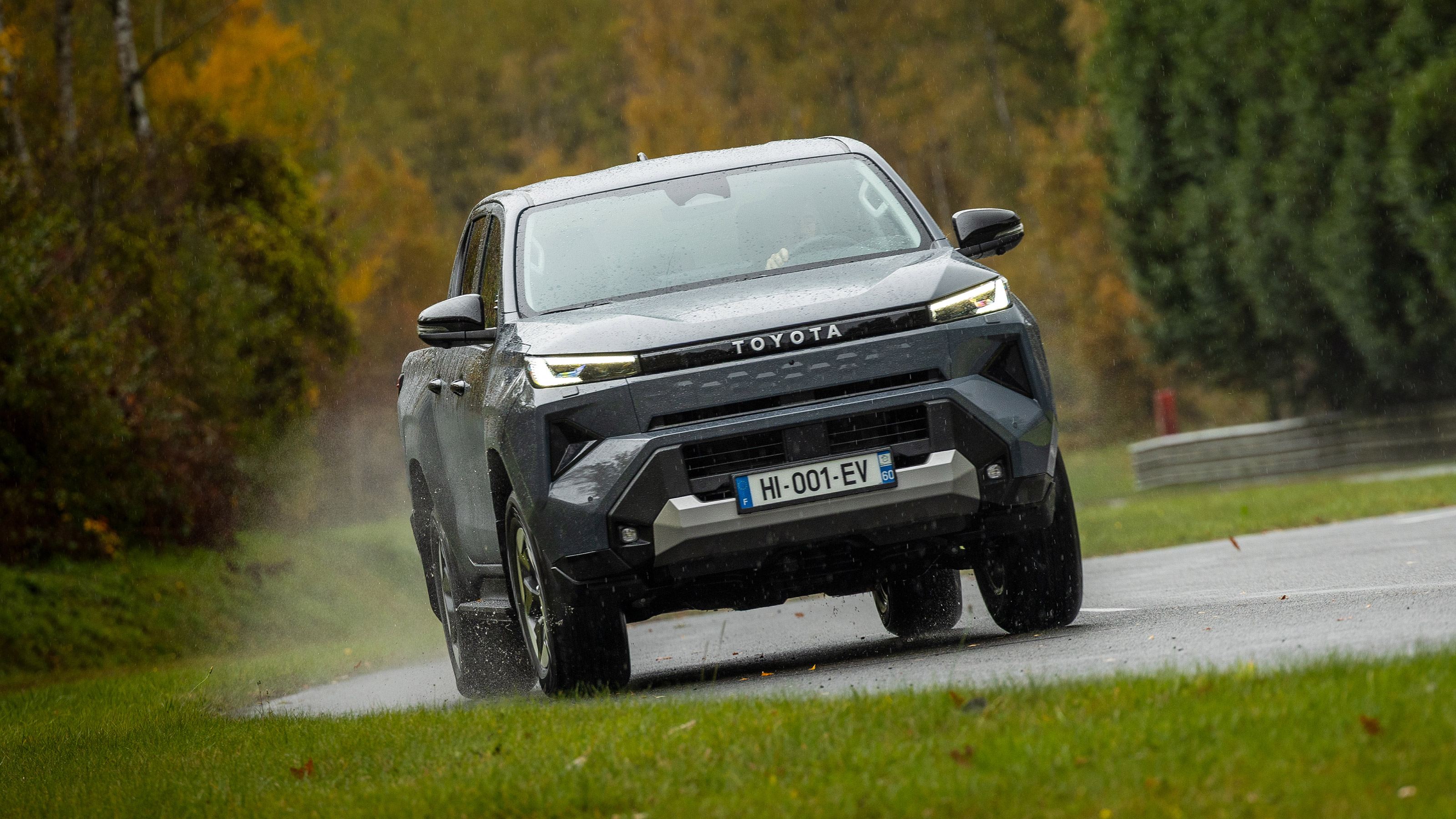 Toyota Hilux - front cornering