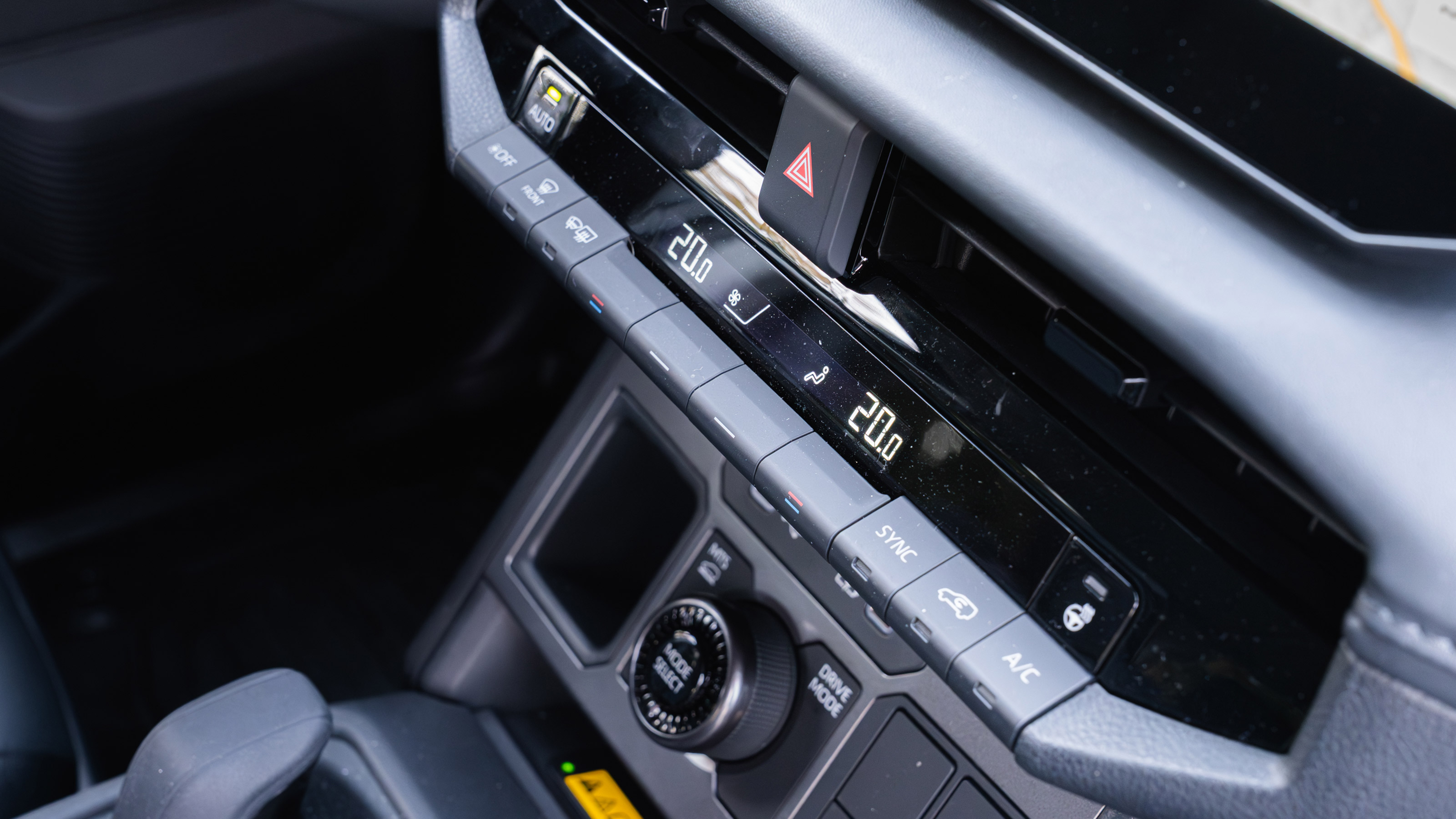Toyota Hilux - centre console