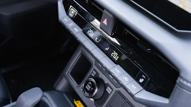 Toyota Hilux - centre console