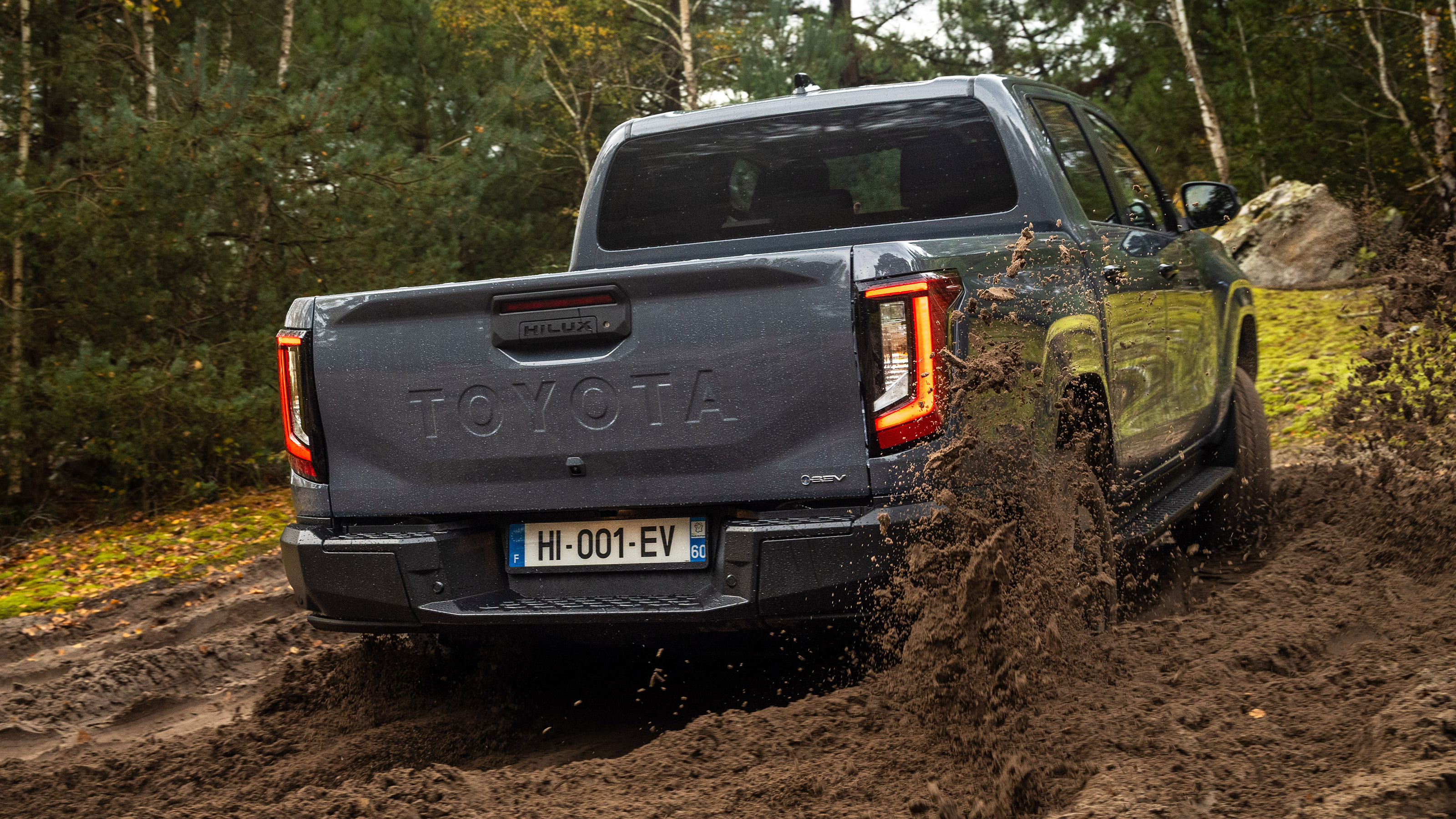Toyota Hilux - rear off-road