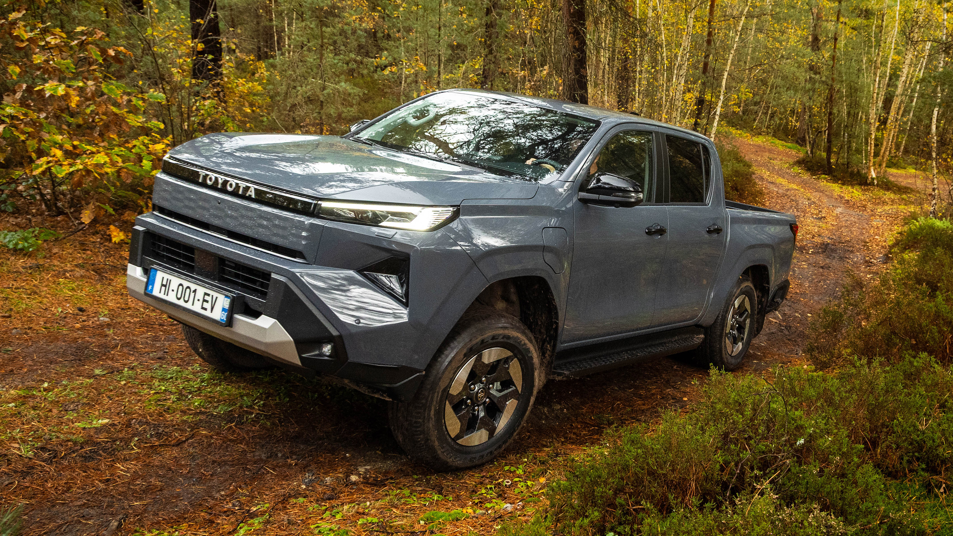 Toyota Hilux - front off-road
