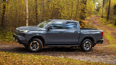 Toyota Hilux - side off-road