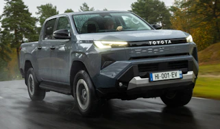 Toyota Hilux - front