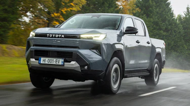 Toyota Hilux - front action