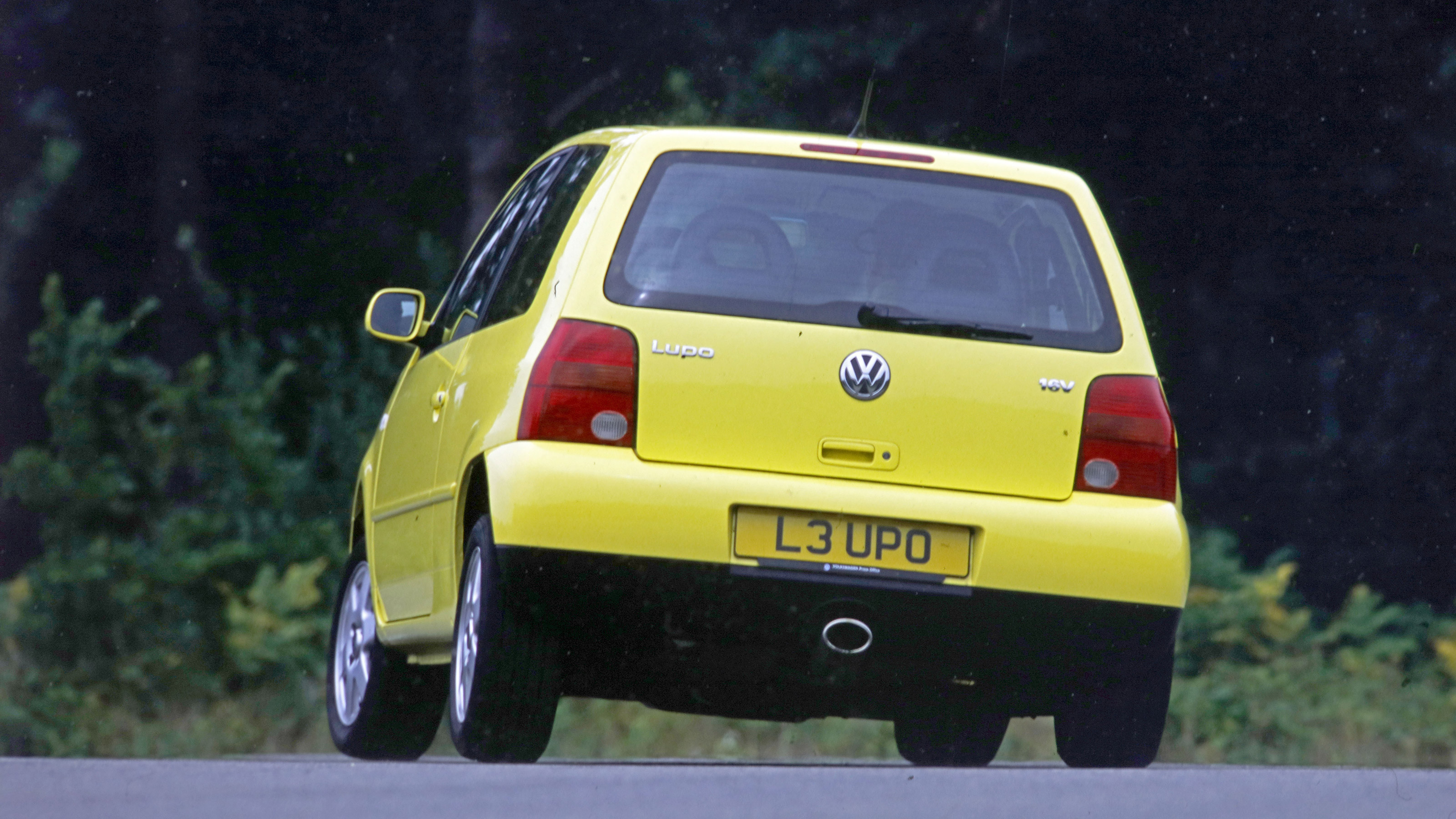 Used Volkswagen Lupo - rear cornering