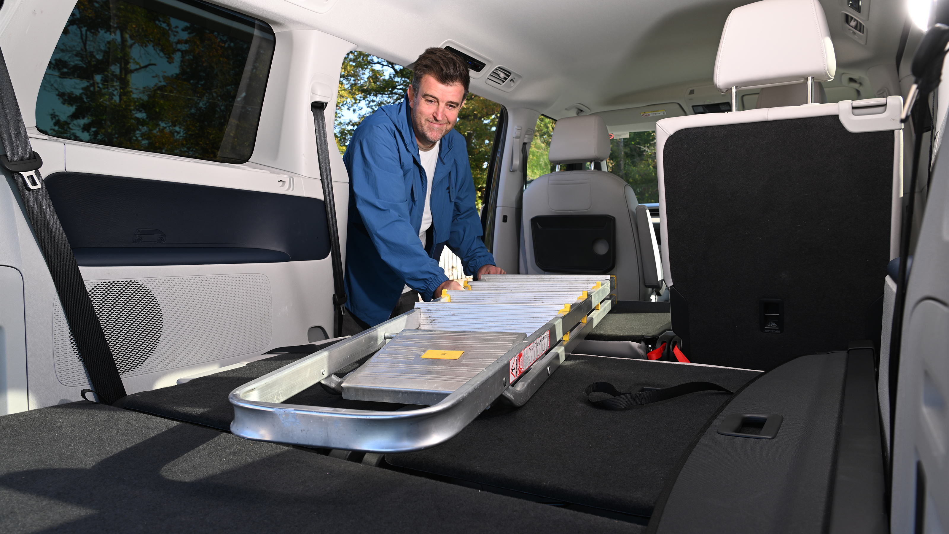 Volkswagen ID. Buzz LWB long-term - ladder in the boot