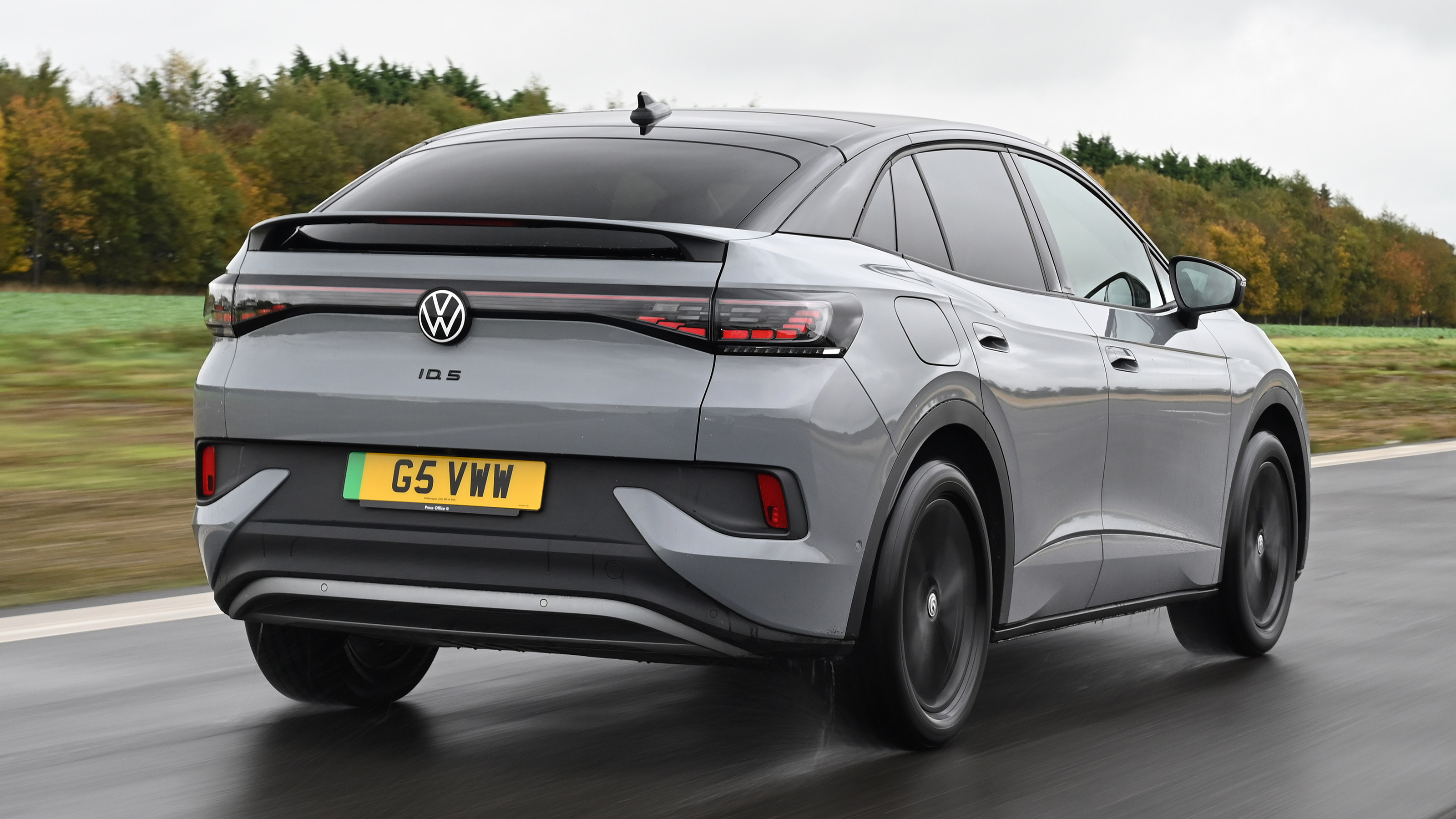 Volkswagen ID.5 Pro Black Edition - rear