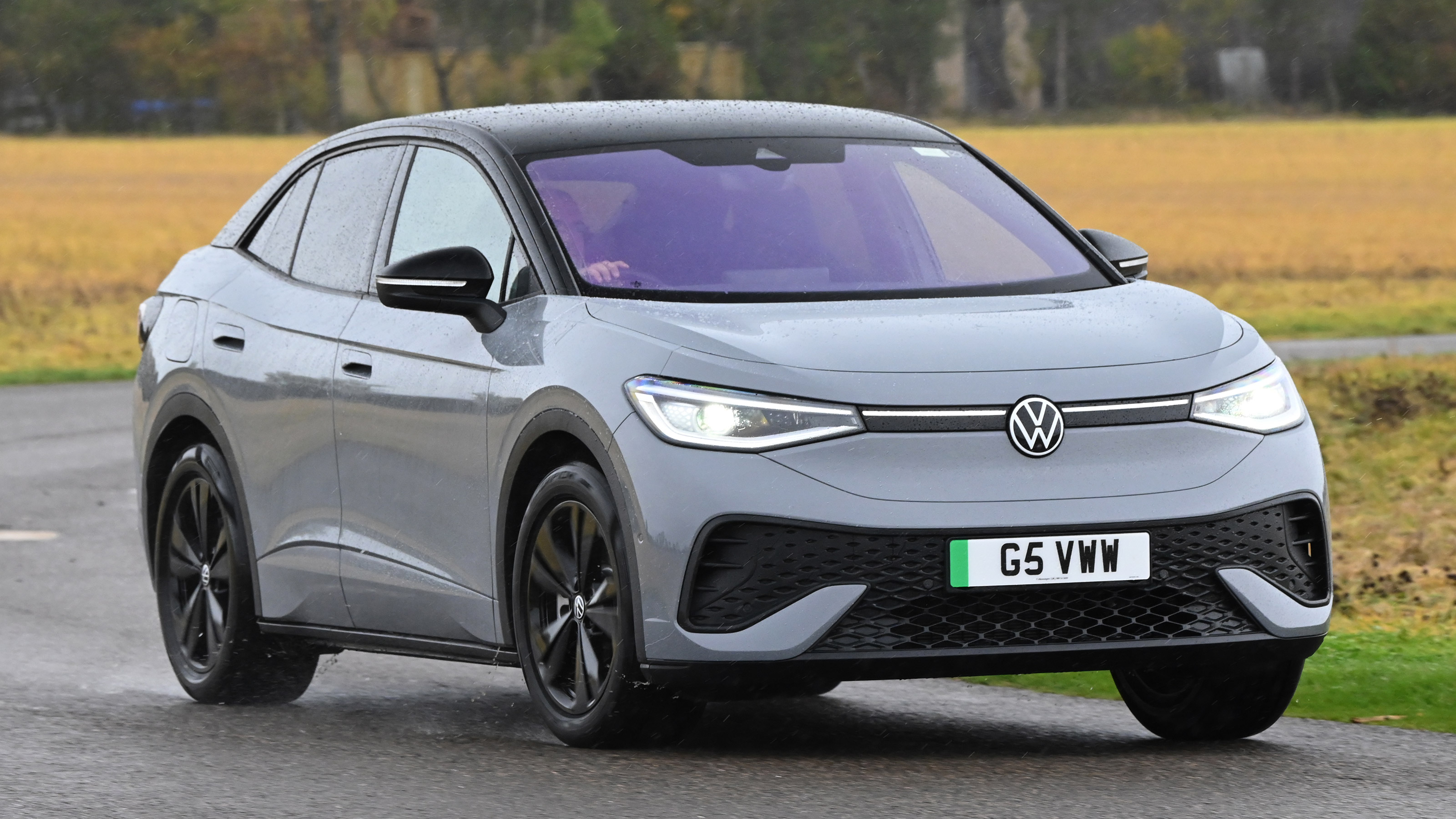 Volkswagen ID.5 Pro Black Edition - front cornering