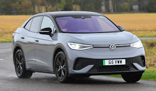 Volkswagen ID.5 Pro Black Edition - front cornering